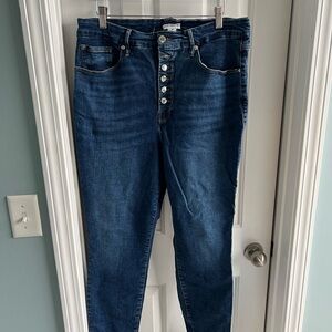 Good American High Waited button jeans